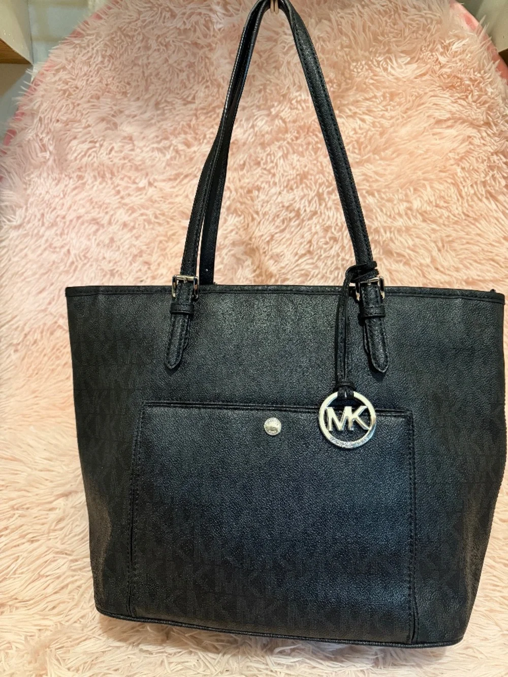 Micheal Kors tote - Picture 1 of 5